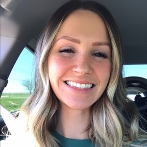 Meet your Posher, Cynthia